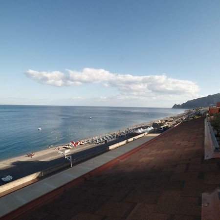 圣泰雷萨迪里瓦Marina Di Savoca公寓 外观 照片