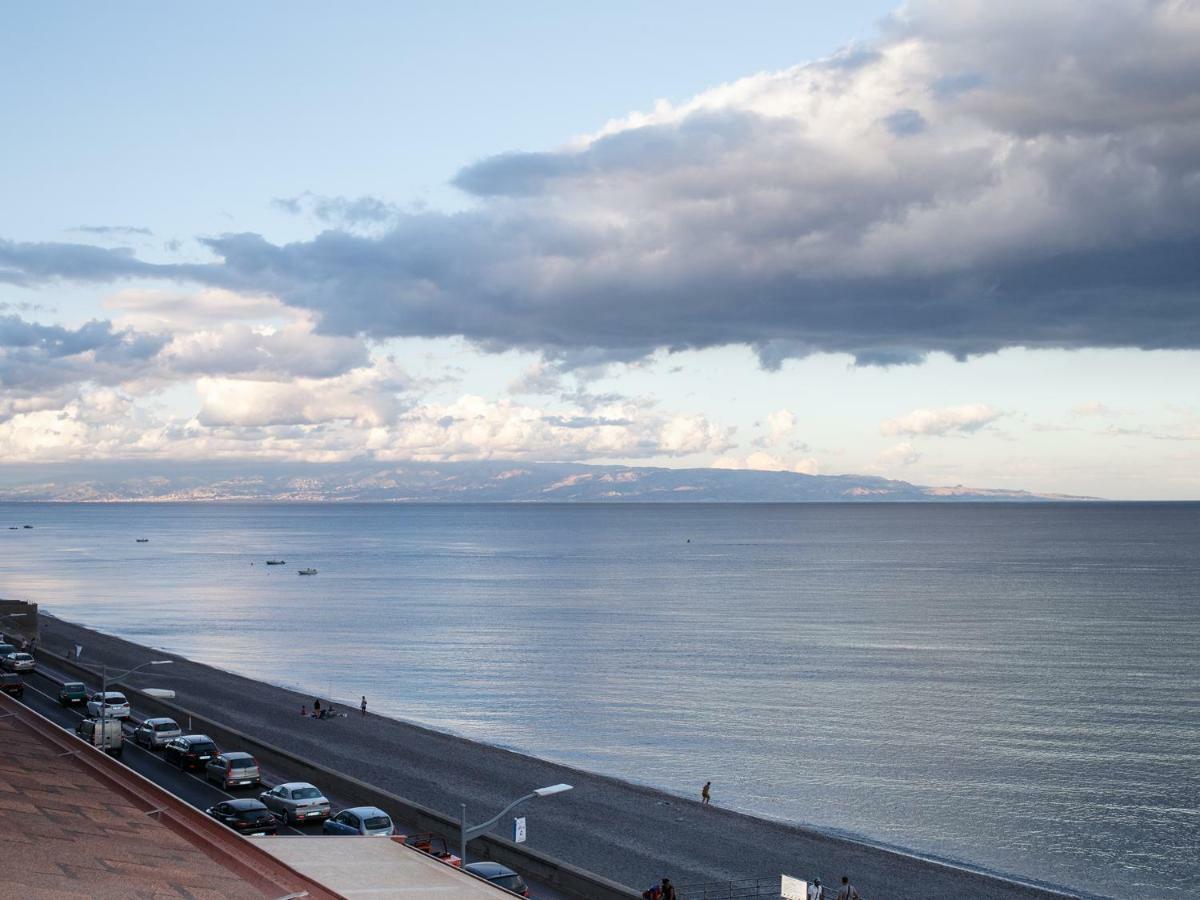 圣泰雷萨迪里瓦Marina Di Savoca公寓 外观 照片