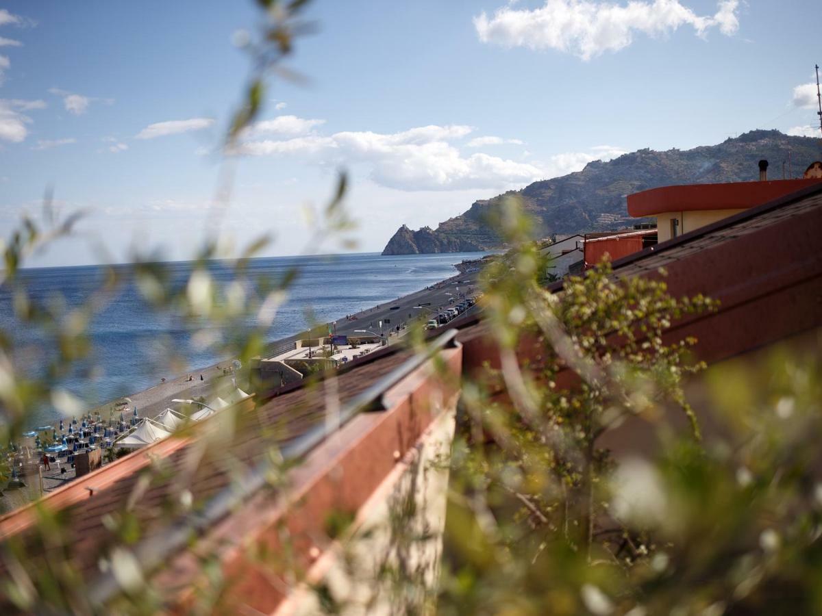 圣泰雷萨迪里瓦Marina Di Savoca公寓 外观 照片