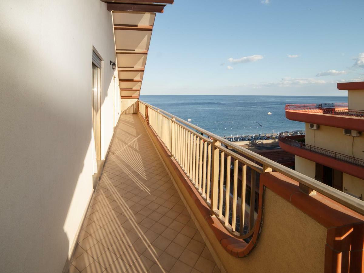 圣泰雷萨迪里瓦Marina Di Savoca公寓 外观 照片