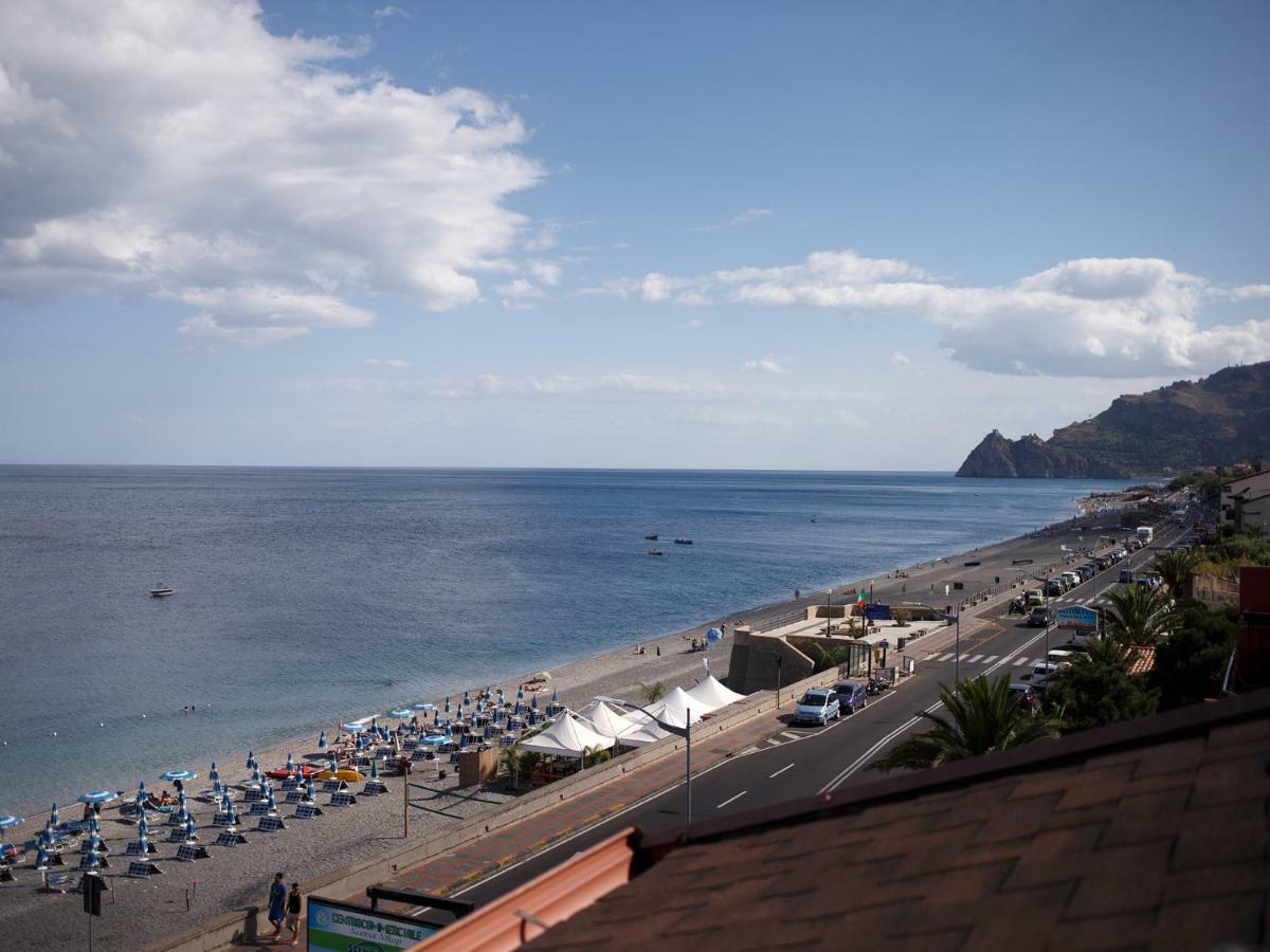 圣泰雷萨迪里瓦Marina Di Savoca公寓 外观 照片